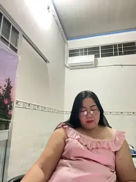 Snapshot of NDith chatting on December 1, 2025, 3:13 pm NDith online show from December 1, 2025, 3:13 pm