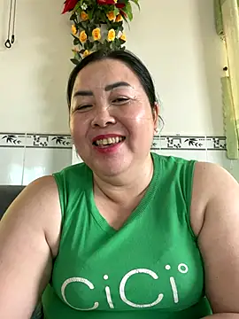 Snapshot of NDith chatting on December 16, 2025, 10:08 am NDith online show from December 16, 2025, 10:08 am