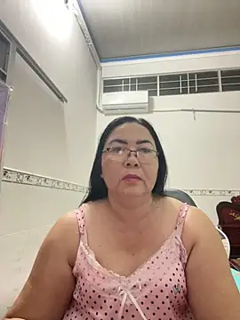 Snapshot of NDith chatting on November 1, 2025, 10:14 pm NDith online show from November 1, 2025, 10:14 pm