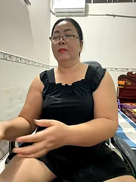 Snapshot of NDith chatting on November 28, 2025, 12:38 pm NDith online show from November 28, 2025, 12:38 pm