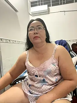 Snapshot of NDith chatting on November 8, 2025, 7:50 pm NDith online show from November 8, 2025, 7:50 pm