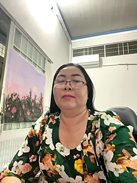 Snapshot of NDith chatting on October 15, 2025, 11:24 pm NDith online show from October 15, 2025, 11:24 pm