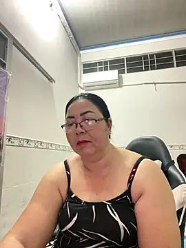 Snapshot of NDith chatting on October 21, 2025, 10:09 pm NDith online show from October 21, 2025, 10:09 pm