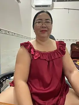 Snapshot of NDith chatting on November 16, 2025, 11:59 am NDith online show from November 16, 2025, 11:59 am