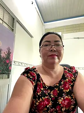 Snapshot of NDith chatting on November 22, 2025, 4:33 am NDith online show from November 22, 2025, 4:33 am