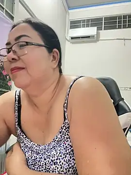 Snapshot of NDith chatting on November 14, 2025, 11:36 am NDith online show from November 14, 2025, 11:36 am