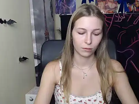 Snapshot of StrangerGi chatting on July 18, 2026, 5:49 am StrangerGi online show from July 18, 2026, 5:49 am