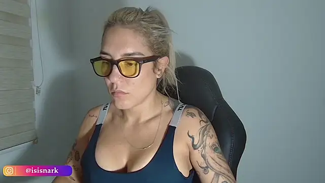 Snapshot of Isis69_ chatting on March 31, 2026, 1:51 am Isis69 online show from March 31, 2026, 1:51 am