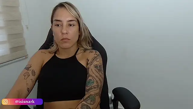 Snapshot of Isis69_ chatting on October 3, 2025, 10:33 pm Isis69 online show from October 3, 2025, 10:33 pm