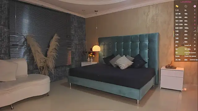 MelanieRioss online show from February 25, 2026, 1:33 pm