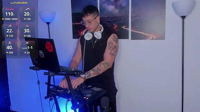 Snapshot of matt_saill chatting on November 7, 2025, 11:30 pm matt saill online show from November 7, 2025, 11:30 pm