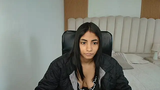 Snapshot of shaneelle chatting on May 1, 2026, 12:10 pm shaneelle online show from May 1, 2026, 12:10 pm
