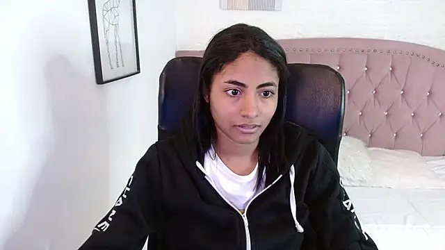 Snapshot of shaneelle chatting on November 1, 2025, 3:13 am shaneelle online show from November 1, 2025, 3:13 am