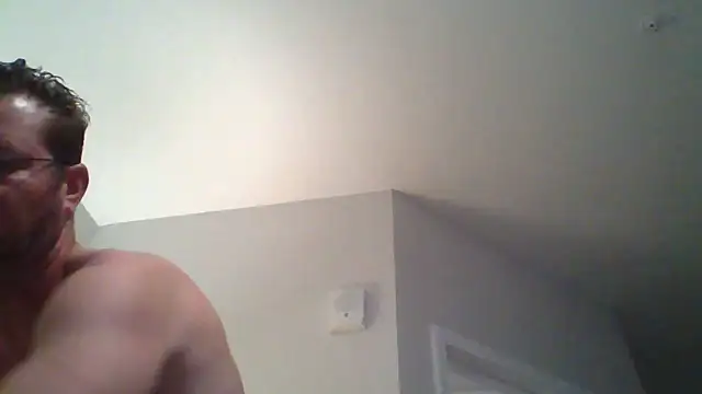 Snapshot of Goldenbear3111 chatting on July 30, 2026, 11:26 pm Goldenbear3111 online show from July 30, 2026, 11:26 pm