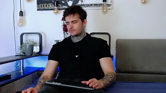 Snapshot of CarterCole chatting on March 6, 2025, 1:35 pm CarterCole online show from March 6, 2025, 1:35 pm