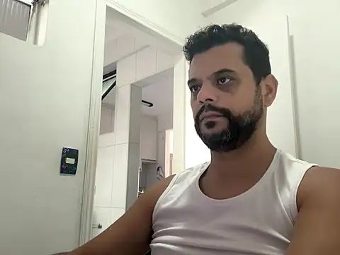 Snapshot of HornyBeachBoyBR chatting on May 6, 2026, 1:37 pm HornyBeachBoyBR online show from May 6, 2026, 1:37 pm