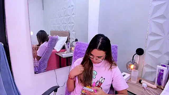 Snapshot of Stacey_white_ chatting on February 19, 2026, 8:17 pm Stacey white online show from February 19, 2026, 8:17 pm