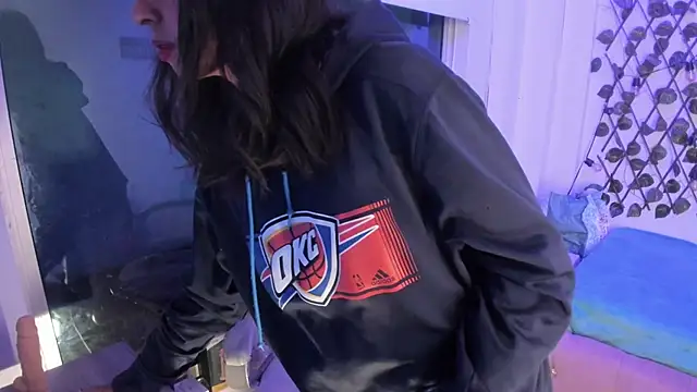 Snapshot of Vic_beckeer chatting on February 13, 2025, 4:43 am Vic beckeer online show from February 13, 2025, 4:43 am