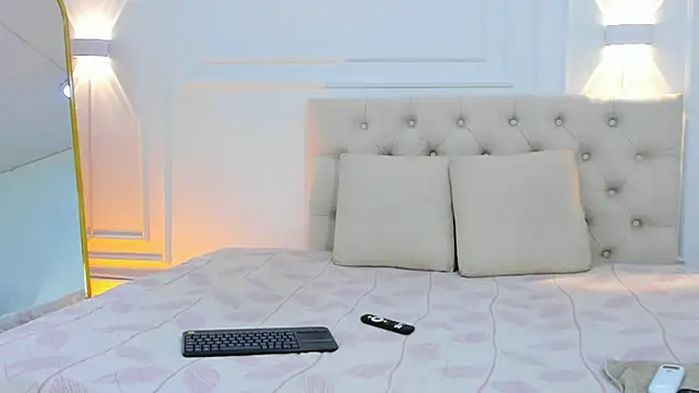Snapshot of lola_red95 chatting on June 10, 2026, 1:12 pm lola red95 online show from June 10, 2026, 1:12 pm
