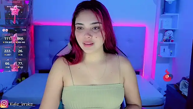 Snapshot of Kylie_brokee chatting on April 18, 2026, 10:10 pm Kylie brokee online show from April 18, 2026, 10:10 pm