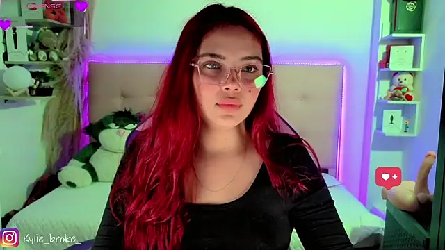 Snapshot of Kylie_brokee chatting on May 13, 2026, 10:06 pm Kylie brokee online show from May 13, 2026, 10:06 pm