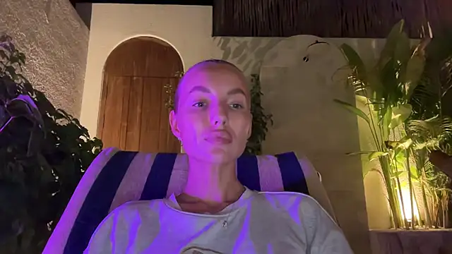 Snapshot of aestetick chatting on November 22, 2025, 12:48 pm aestetick online show from November 22, 2025, 12:48 pm