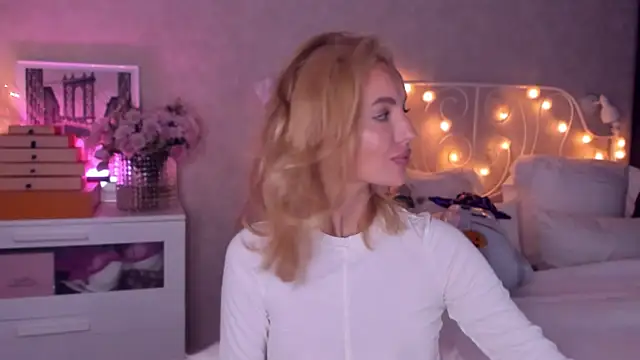 Snapshot of aestetick chatting on November 2, 2025, 9:36 am aestetick online show from November 2, 2025, 9:36 am