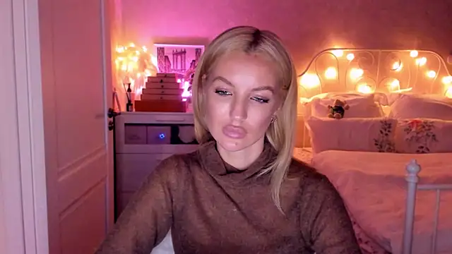 Snapshot of aestetick chatting on November 6, 2025, 12:31 pm aestetick online show from November 6, 2025, 12:31 pm