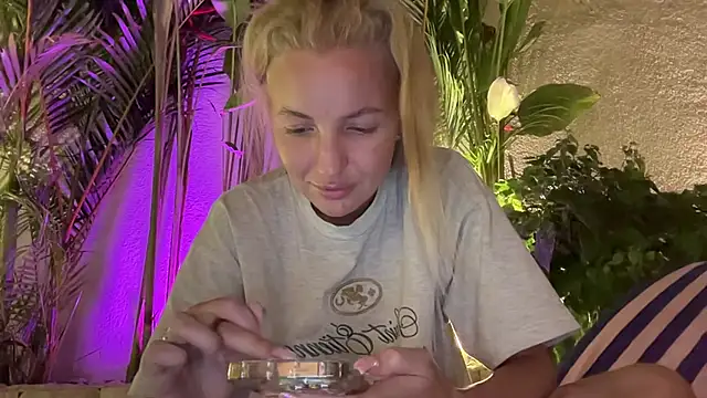 Snapshot of aestetick chatting on November 25, 2025, 11:54 am aestetick online show from November 25, 2025, 11:54 am