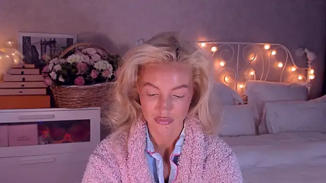 Snapshot of aestetick chatting on December 17, 2025, 9:03 am aestetick online show from December 17, 2025, 9:03 am