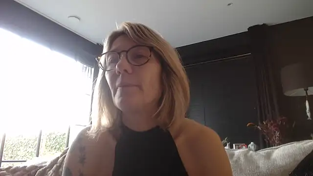 godinflower online show from November 12, 2025, 8:40 am