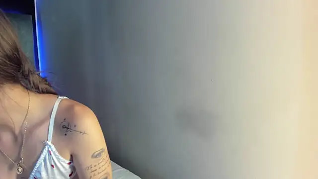 Snapshot of AmmyJones_ chatting on November 19, 2025, 7:03 pm AmmyJones online show from November 19, 2025, 7:03 pm