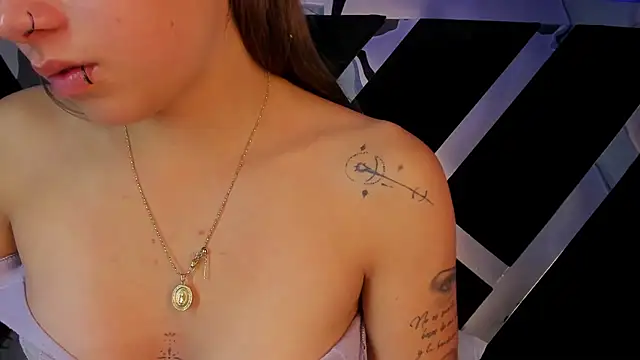 Snapshot of AmmyJones_ chatting on November 6, 2025, 7:29 pm AmmyJones online show from November 6, 2025, 7:29 pm