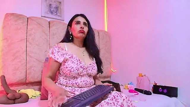 Snapshot of _Marcela__ chatting on April 15, 2026, 11:27 am Marcela online show from April 15, 2026, 11:27 am