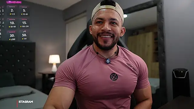 Snapshot of Martin_Logan chatting on November 9, 2025, 11:09 pm Martin Logan online show from November 9, 2025, 11:09 pm