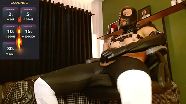 Snapshot of castle_87 chatting on November 9, 2025, 5:17 pm castle 87 online show from November 9, 2025, 5:17 pm