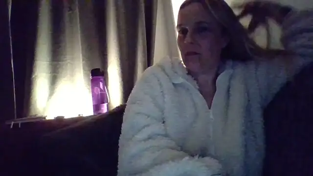Snapshot of scrummymummy2 chatting on April 3, 2026, 10:05 pm scrummymummy2 online show from April 3, 2026, 10:05 pm