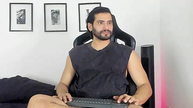 Snapshot of Dereck_vega chatting on July 9, 2026, 11:04 pm Dereck vega online show from July 9, 2026, 11:04 pm
