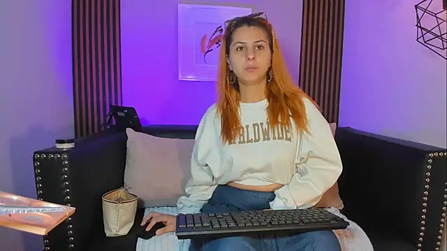 Snapshot of Nahiajhonson_ chatting on November 7, 2025, 12:53 pm Nahiajhonson online show from November 7, 2025, 12:53 pm