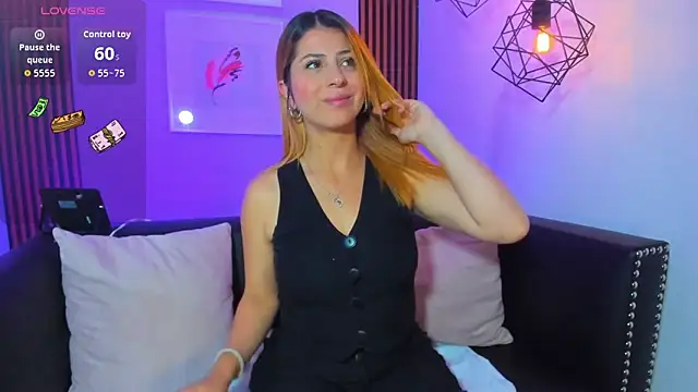 Nahiajhonson  online show from February 10, 2026, 1:32 pm