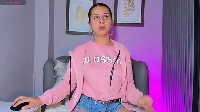 Snapshot of Nahiajhonson_ chatting on October 30, 2025, 12:58 pm Nahiajhonson online show from October 30, 2025, 12:58 pm