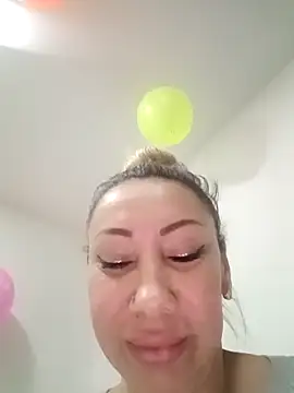 Snapshot of coral_smitth chatting on November 10, 2025, 4:12 pm coral smitth online show from November 10, 2025, 4:12 pm