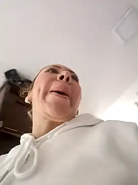 Snapshot of coral_smitth chatting on October 3, 2025, 7:04 pm coral smitth online show from October 3, 2025, 7:04 pm