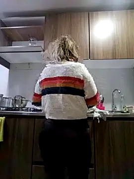 Snapshot of coral_smitth chatting on December 3, 2025, 6:40 pm coral smitth online show from December 3, 2025, 6:40 pm