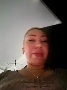 Snapshot of coral_smitth chatting on November 15, 2025, 3:05 pm coral smitth online show from November 15, 2025, 3:05 pm