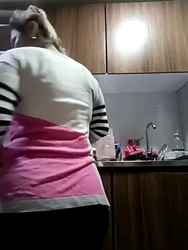 Snapshot of coral_smitth chatting on November 1, 2025, 7:19 pm coral smitth online show from November 1, 2025, 7:19 pm