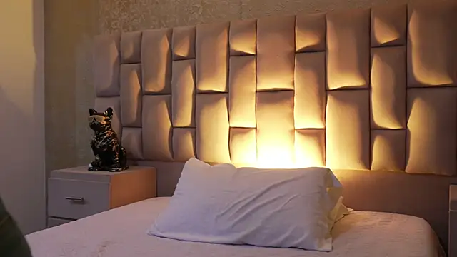 Snapshot of EmmaTorres_ chatting on November 25, 2025, 7:36 pm EmmaTorres online show from November 25, 2025, 7:36 pm