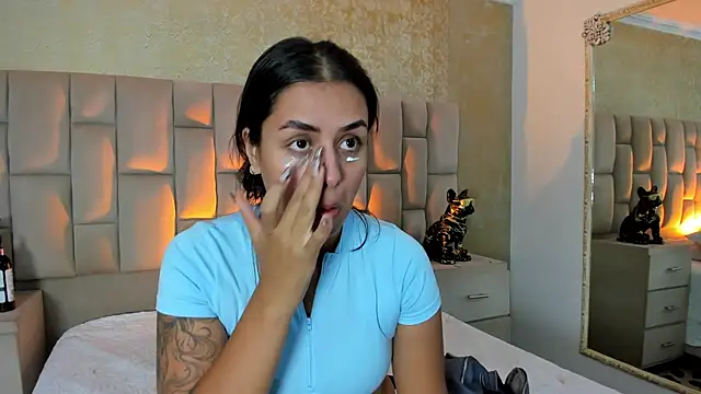 Snapshot of EmmaTorres_ chatting on November 6, 2025, 9:41 pm EmmaTorres online show from November 6, 2025, 9:41 pm