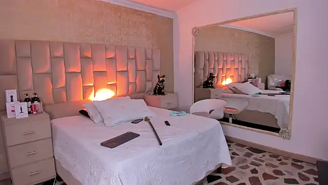 Snapshot of EmmaTorres_ chatting on October 26, 2025, 8:31 pm EmmaTorres online show from October 26, 2025, 8:31 pm