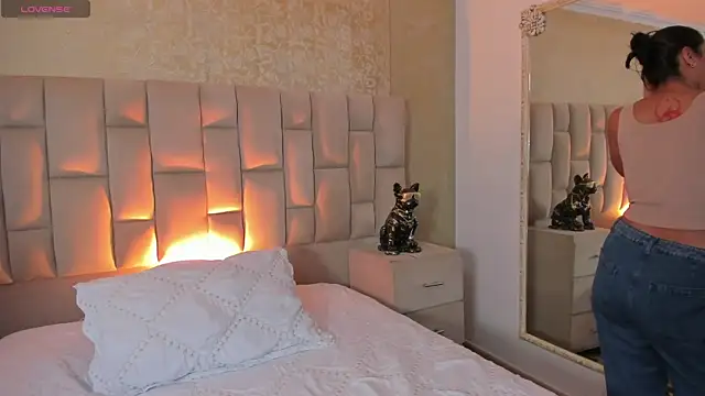 Snapshot of EmmaTorres_ chatting on November 18, 2025, 7:50 pm EmmaTorres online show from November 18, 2025, 7:50 pm